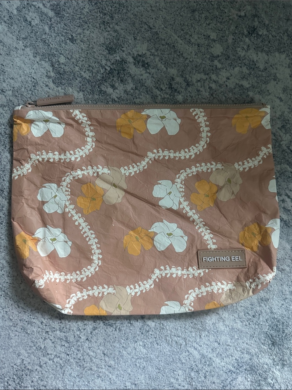 Fighting Eel Puakenikeni small Pouch